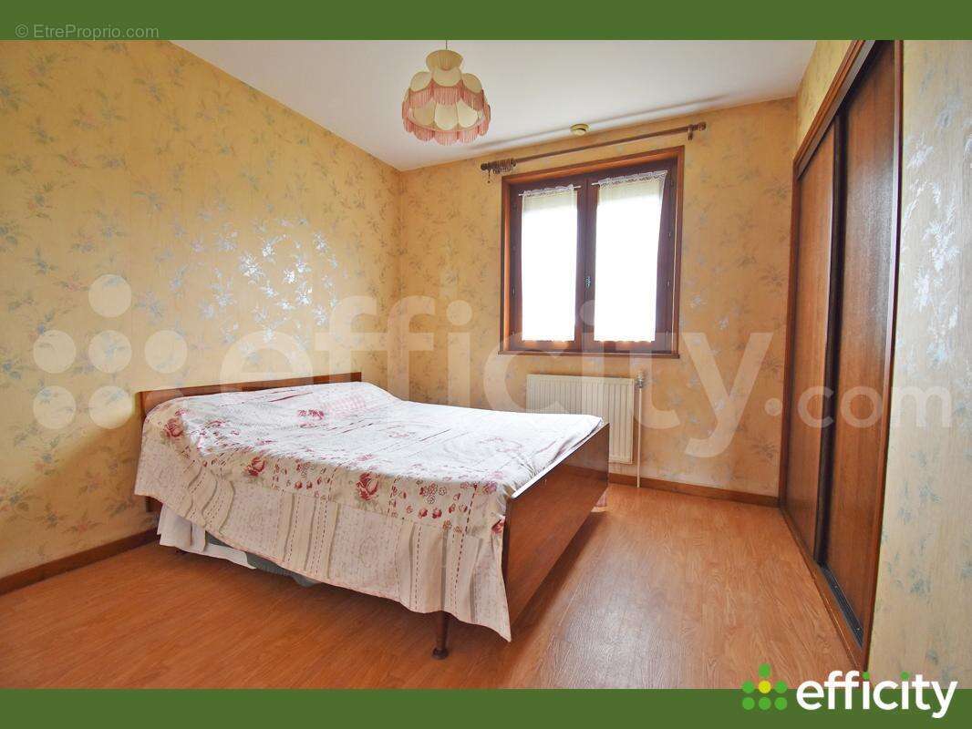 Maison 173 m² à Pomeys  - photo 6