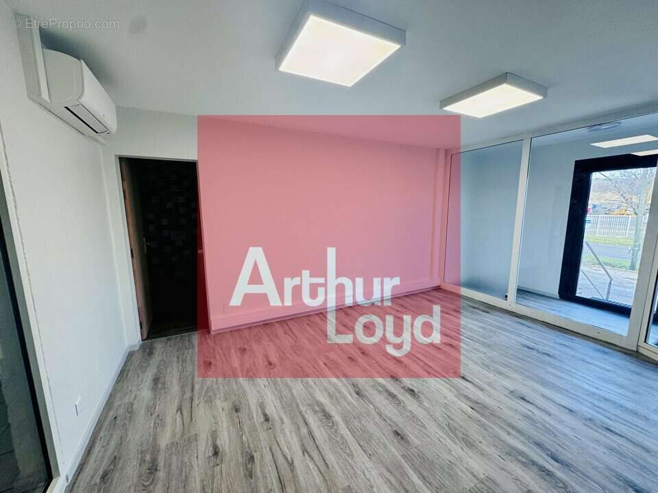 1680 m² à Bon-Encontre  - photo 4