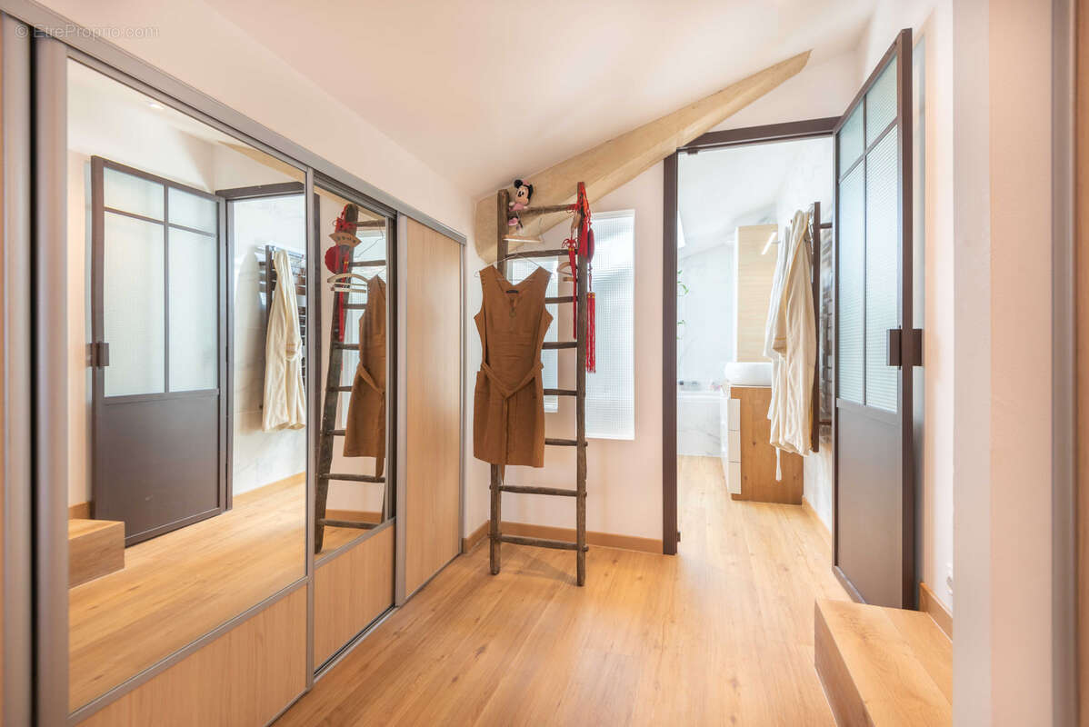 Maison en pierre atypique - 300 m2 - hab. independ. - photo 13
