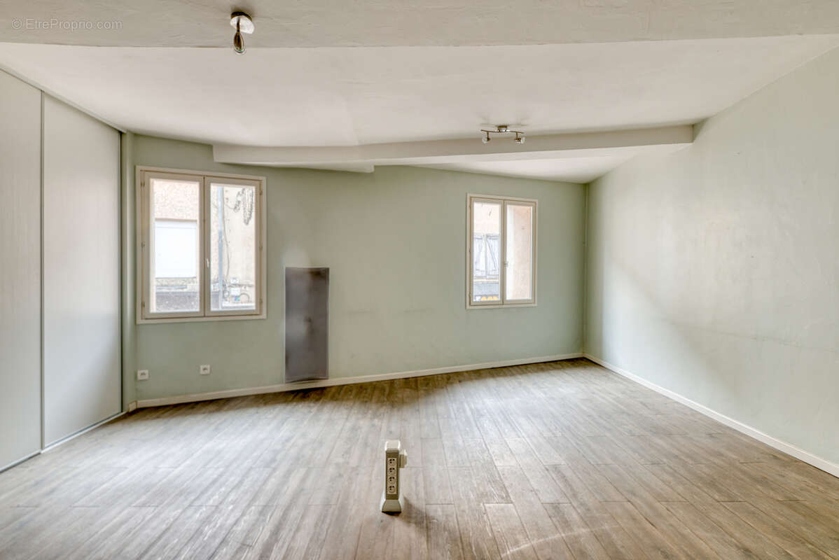 Commerce à PONT-DE-CHERUY