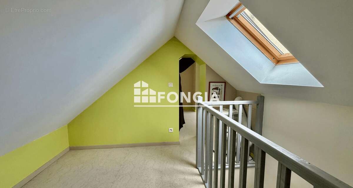 A proximité du parc à Saint-Apollinaire, très agréable et spacieuse maison jumelée sur 3 niveaux - photo 6
