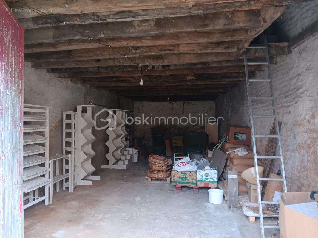 Commerce à SAUZE-VAUSSAIS