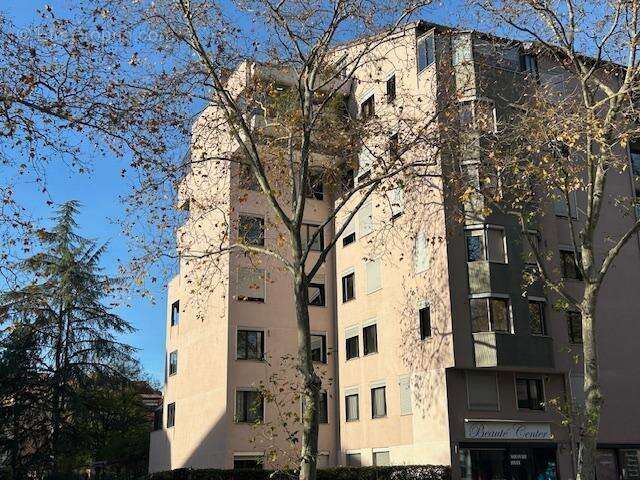   - Appartement à LYON-7E