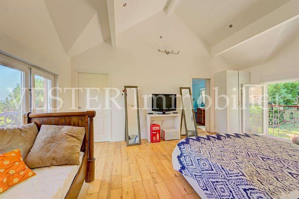 Sur un terrain de 3  000m², très agréable maison familiale d’environ 175m² - photo 13