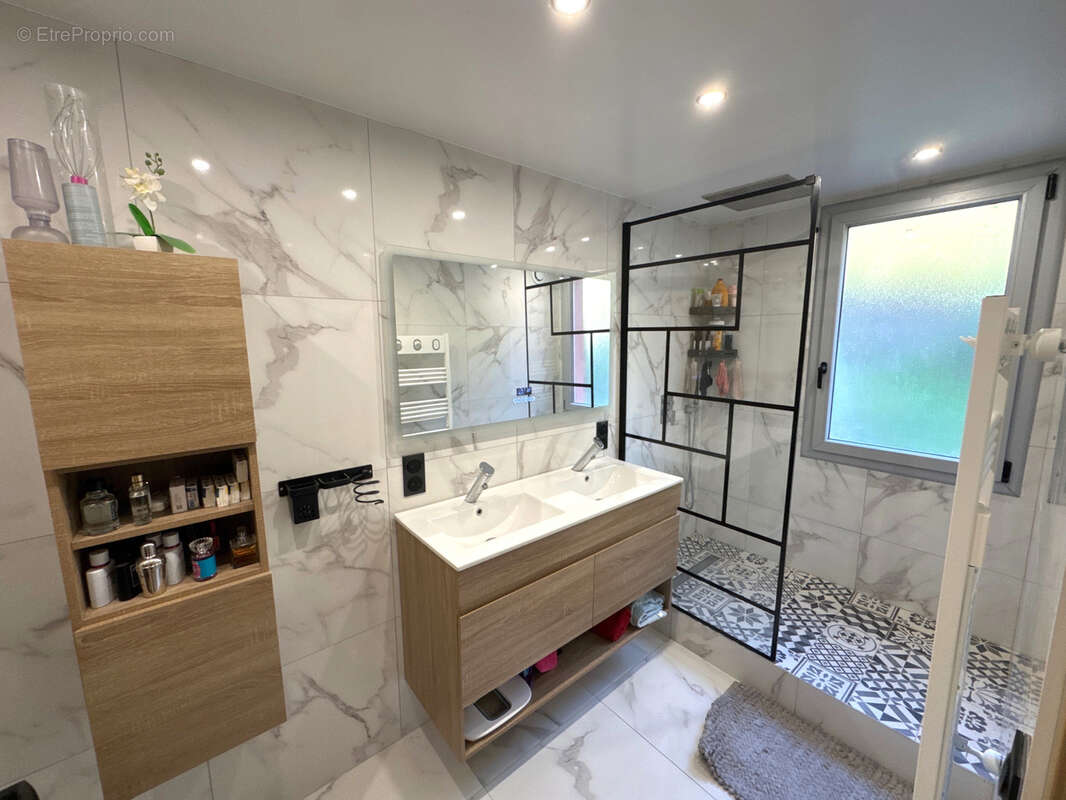 Appartement à CARROS