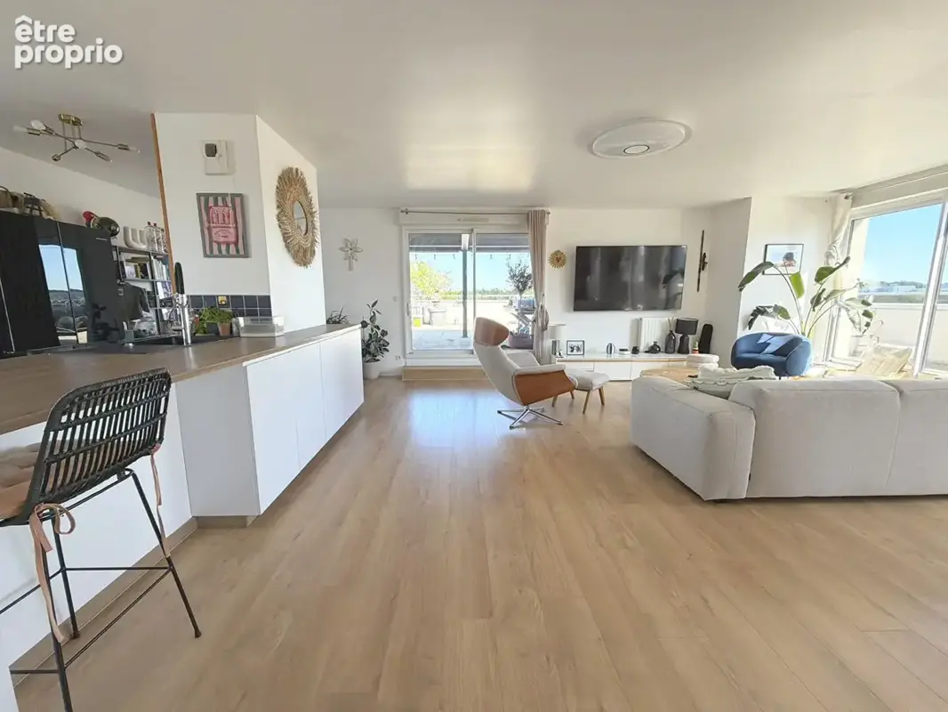 Rare t5 en dernier etage avec terrasse ! - photo 2