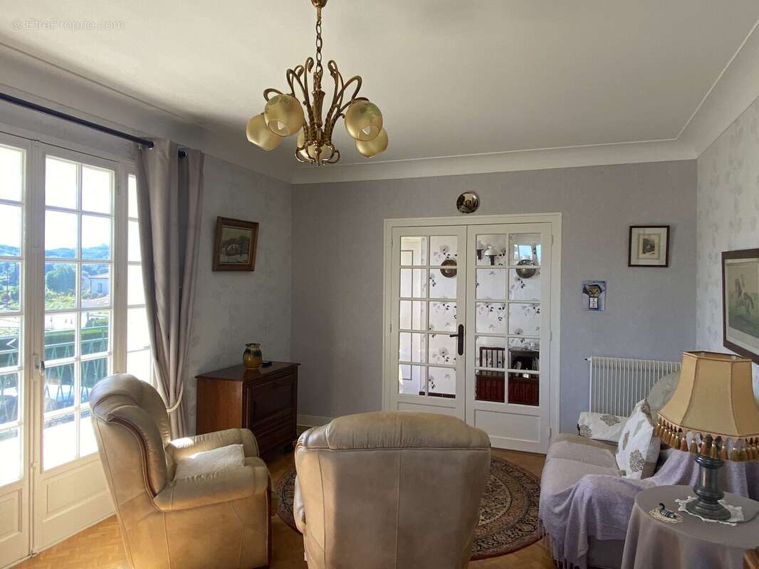 Maison à CHATEAUNEUF-LA-FORET