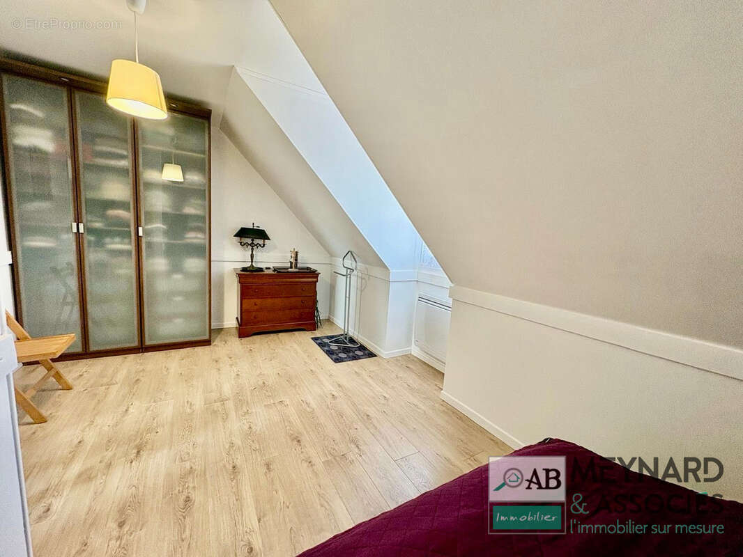 A vendre SAINT-GERMAIN-SUR-MORIN  maison indépendante 155.19 M2 , 5 chambres ,garage double ,terrain 612 M2 - photo 9