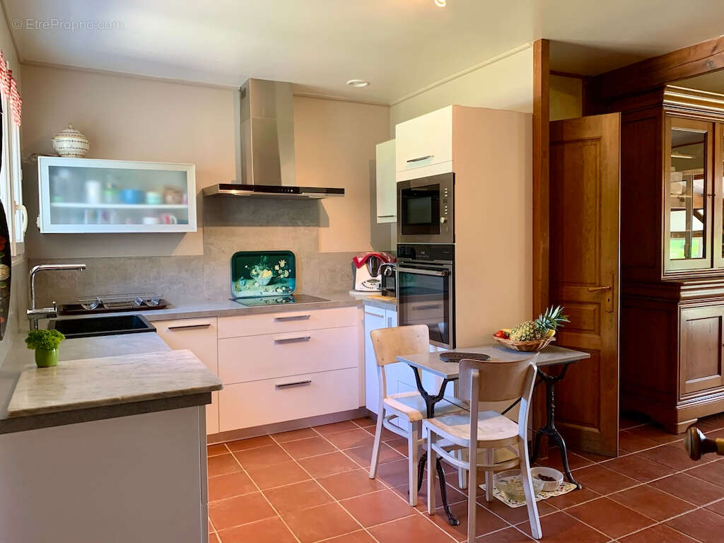 Maison plain-pied avec piscine, dépendance et double garage à proximité directe de Cahors - photo 7