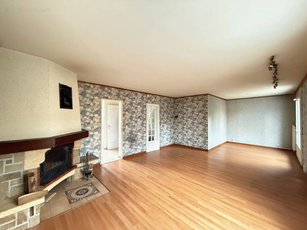 Maison à COMBS-LA-VILLE