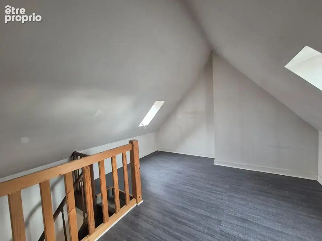 Ensemble immobilier 250 m² - Local commercial et deux logements - Hyper centre de Romorantin - photo 10
