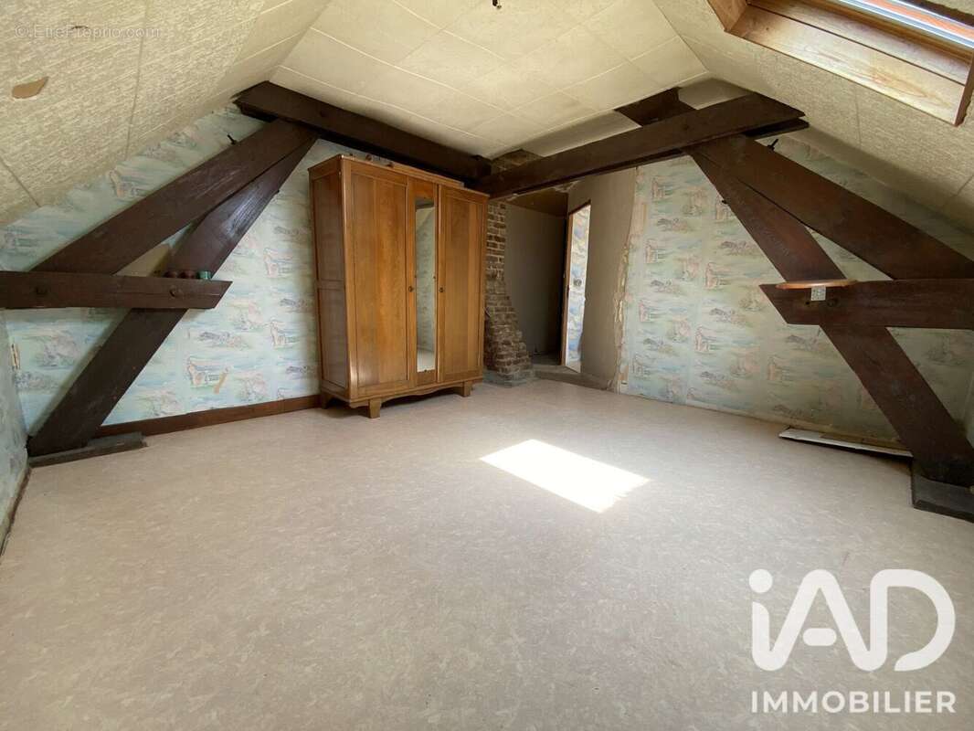 Maison 102 m² à Clastres  - photo 7