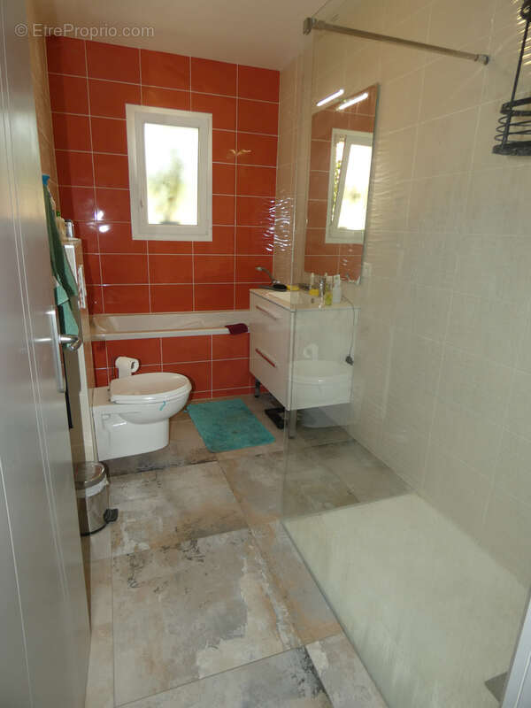 Maison à ESPINASSES