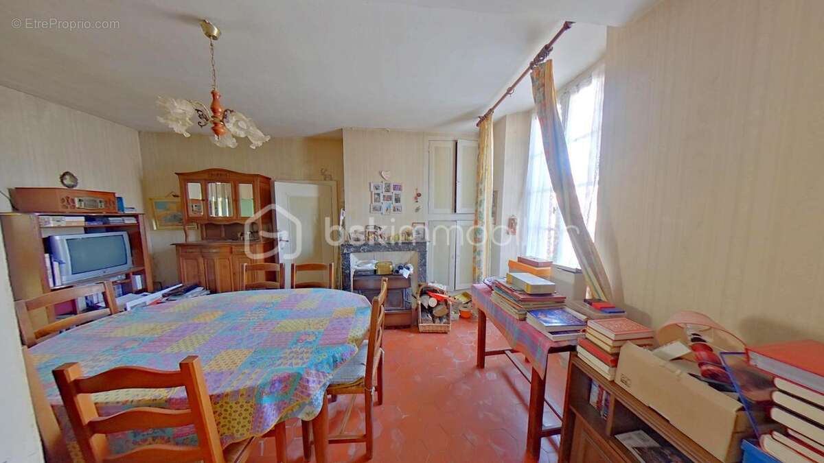 Maison de caractère de plain pied avec jardin et dépendances au centre-ville ! - photo 3