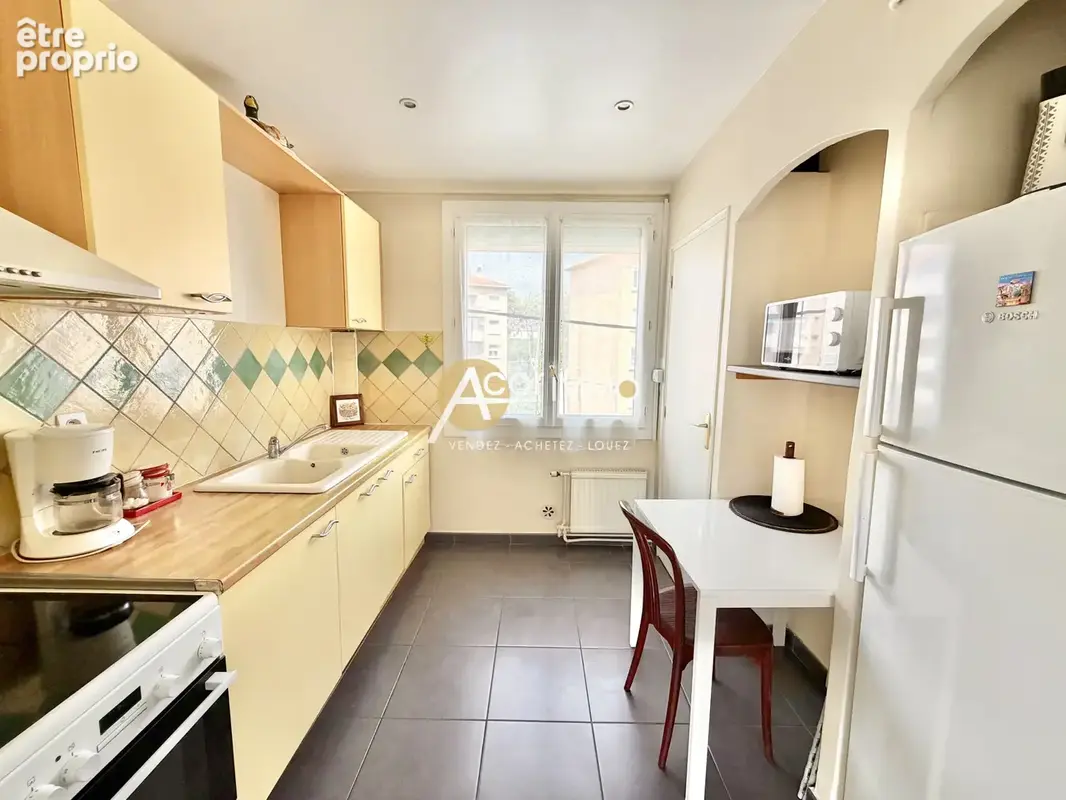 Appartement traversant La Seyne avec balcon, cave et parking - photo 7