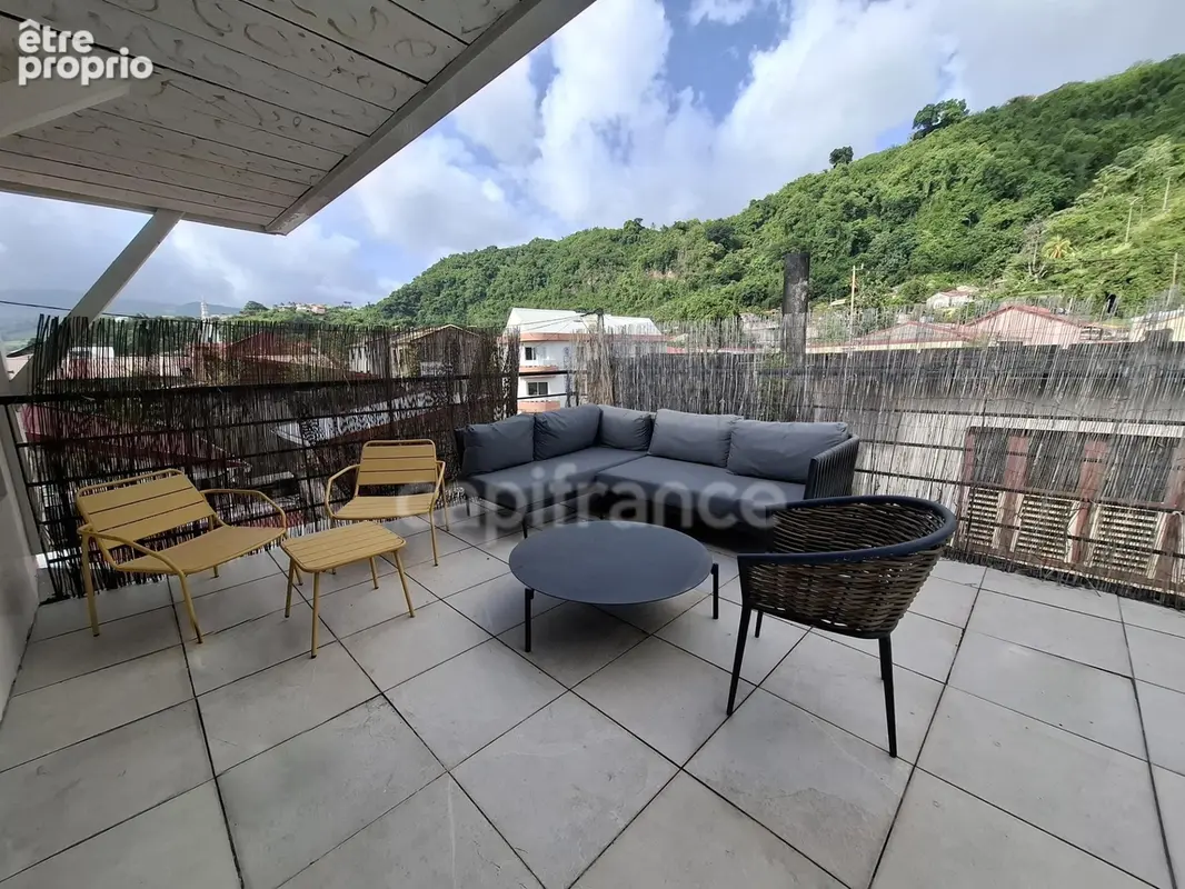 A vendre - Maison de Bourg Atypique et Rénovée – Vue Mer et Montagne – Saint-Pierre (972) - photo 5