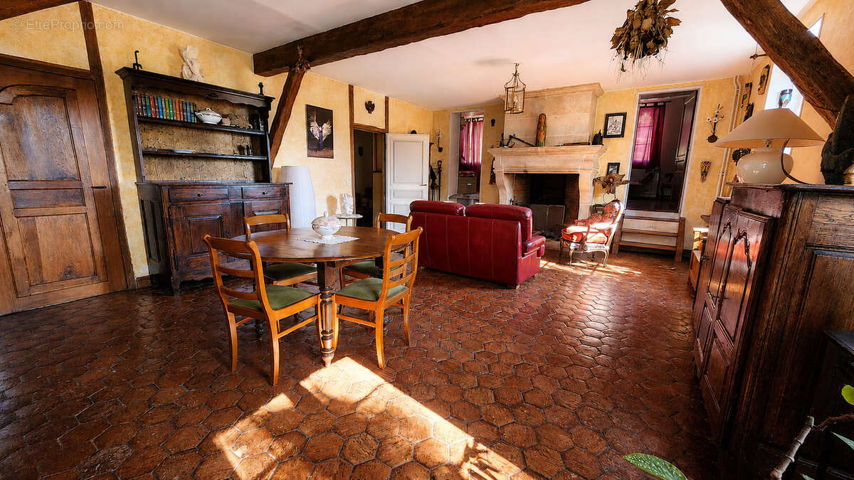 Maison à VILLECERF