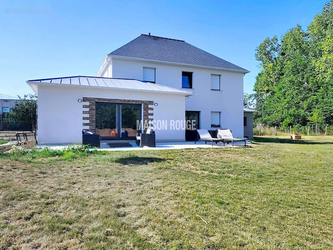Maison à COMBOURG