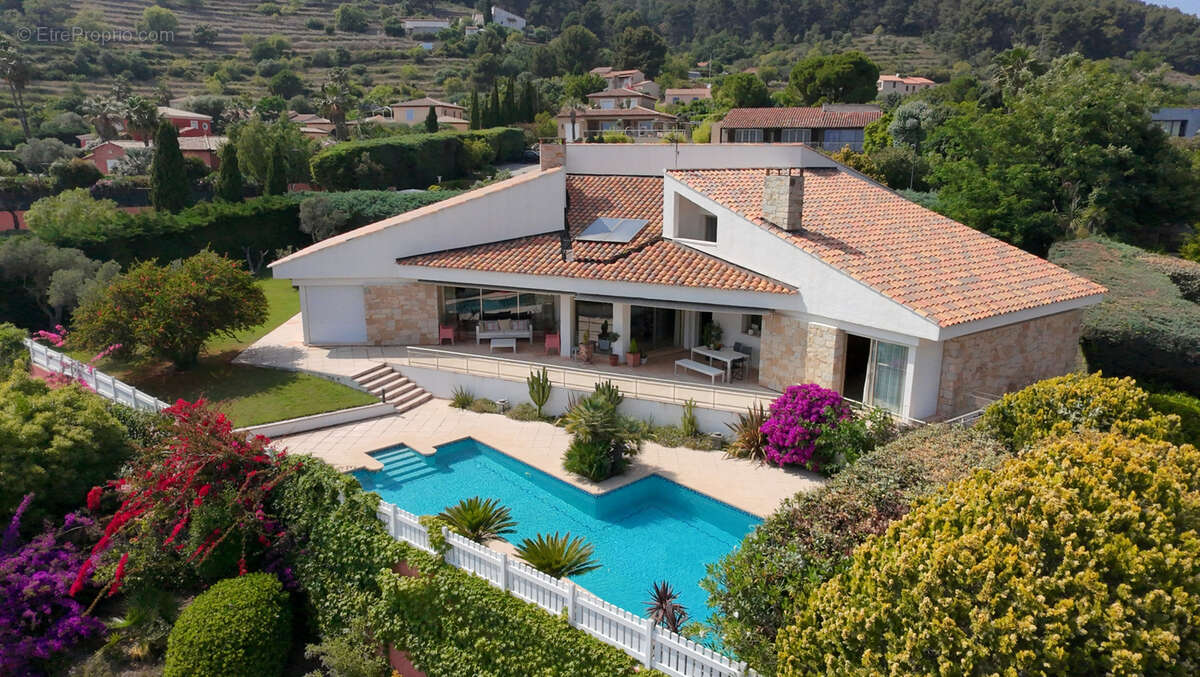 Maison à CARQUEIRANNE