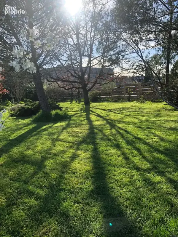 A VENDRE - Maison 4 pièces avec vie de plain-pied - garage/atelier de 90 m2 environ et jardin proche centre-vi - photo 18