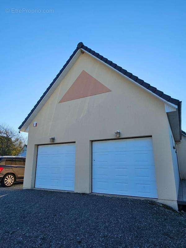 Maison à LES TROIS-PIERRES