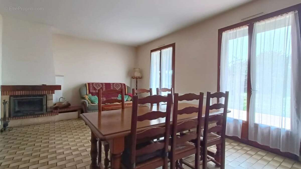 Maison à AYRON