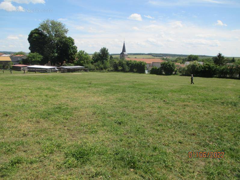 Terrain à COURCELLES-CHAUSSY