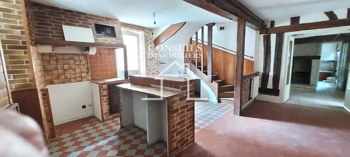 Maison à SAINT-JULIEN-DU-SAULT