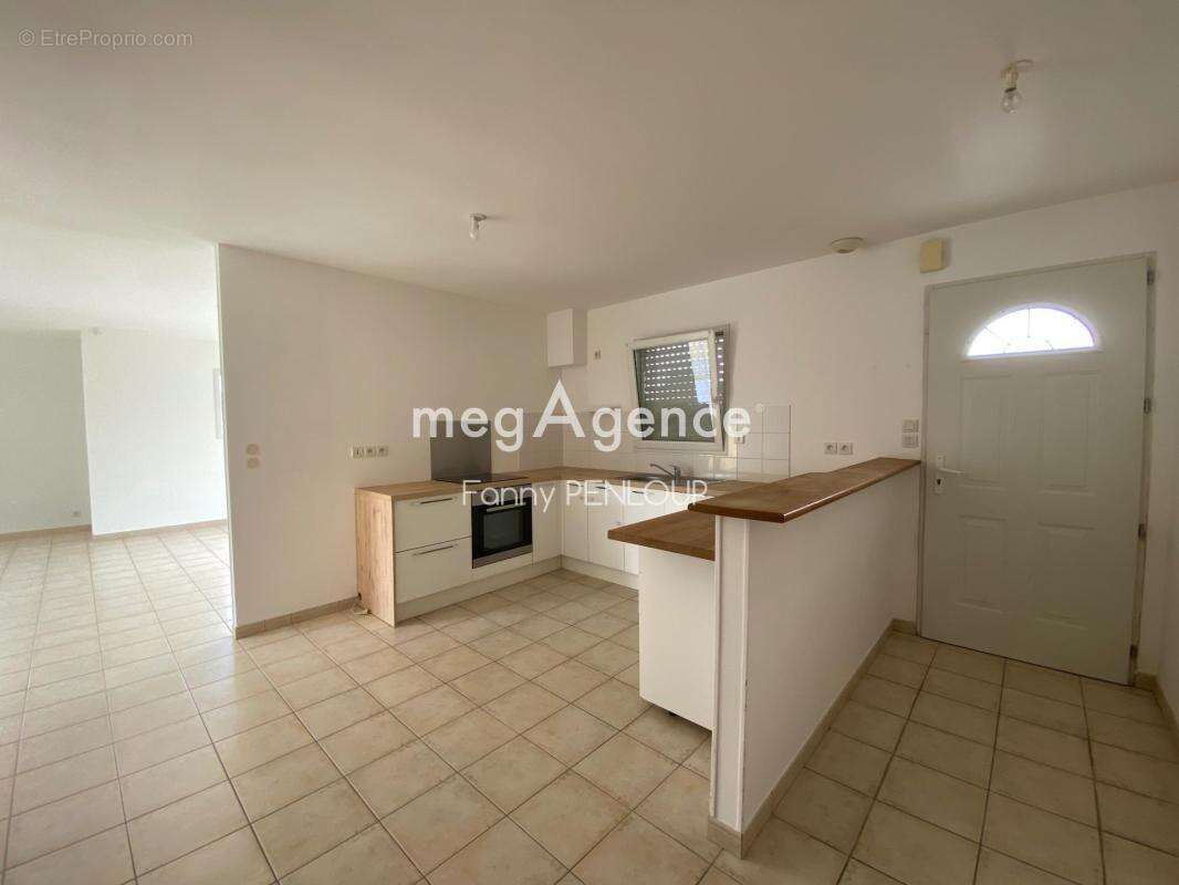 LA COLOMBE - 50800 : Maison de plain-pied de 6 pièces - photo 4