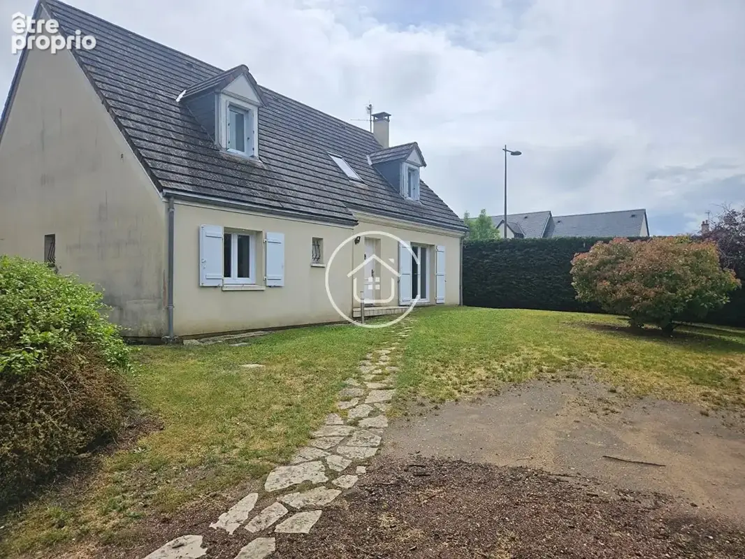 Au coeur de Vineuil, venez découvrir cette maison familiale - photo 1
