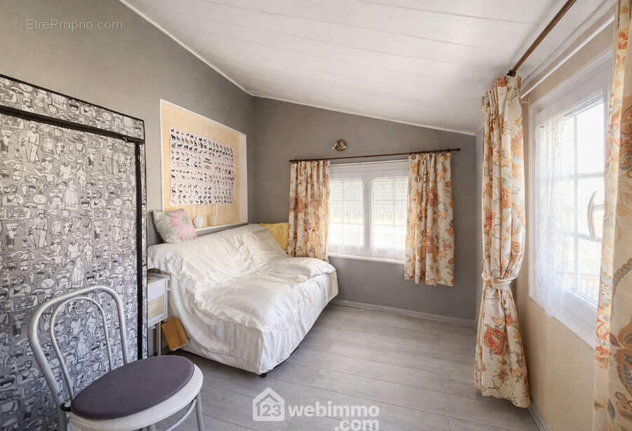 Chambre de 8 m² idéale en chambre d?enfant ou bureau. - Maison à SAINTE-MAXIME