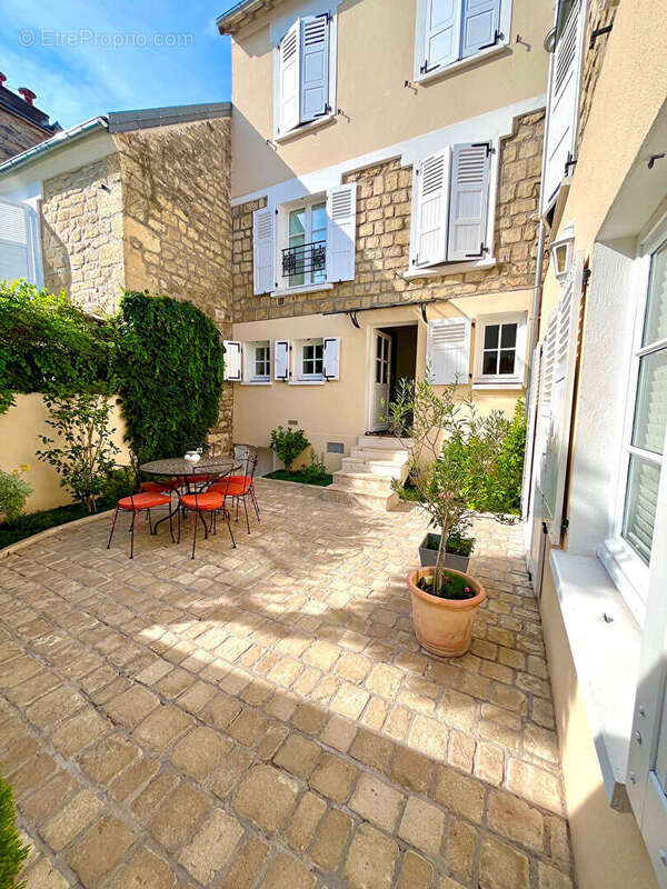Maison 7 pièces - 3 chambres - Centre ville - Au calme - Cour Lumineuse - photo 2