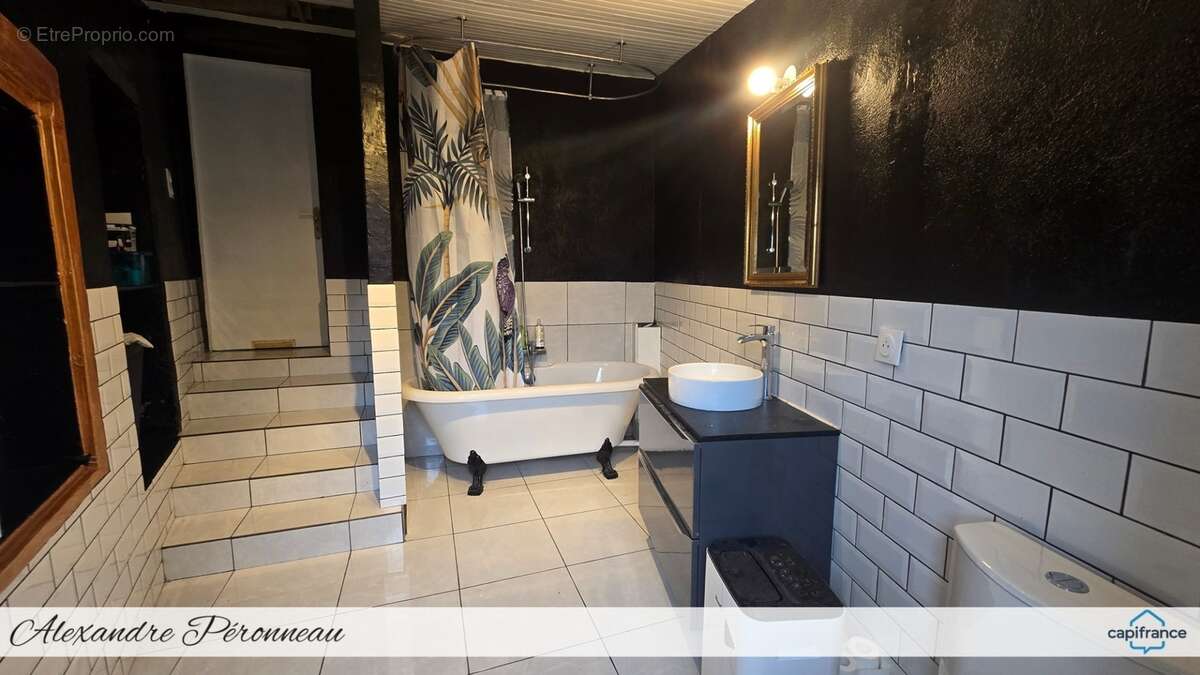  Maison de ville rénovée avec jardin – Proche La Rochelle – Secteur Usseau - photo 8