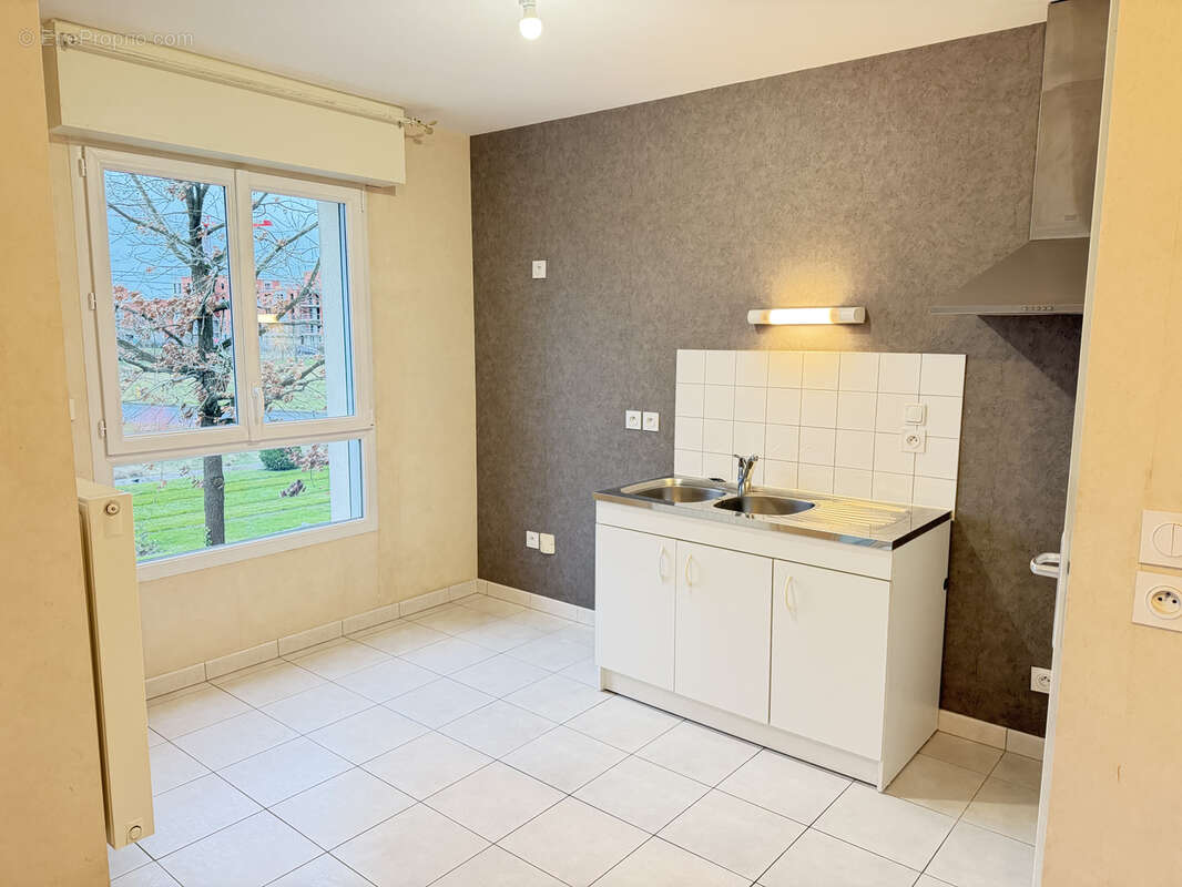 Appartement à AVRILLE