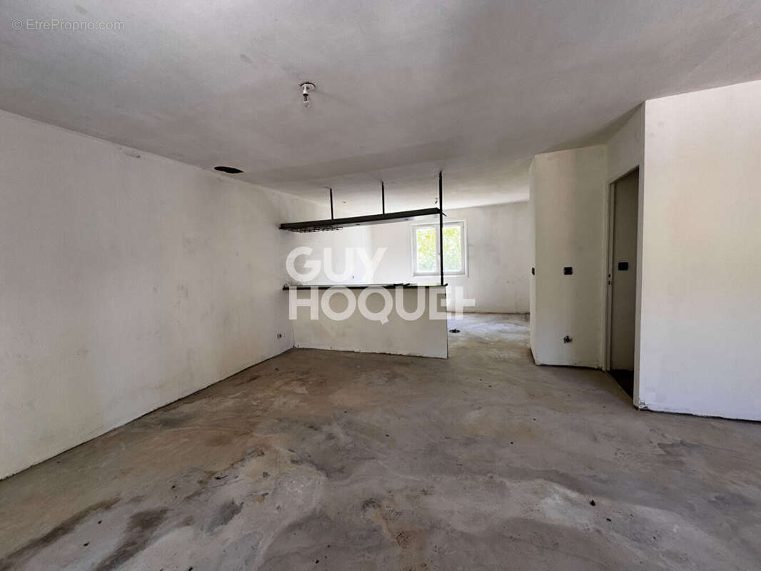 Maison à LAROQUE-DES-ARCS