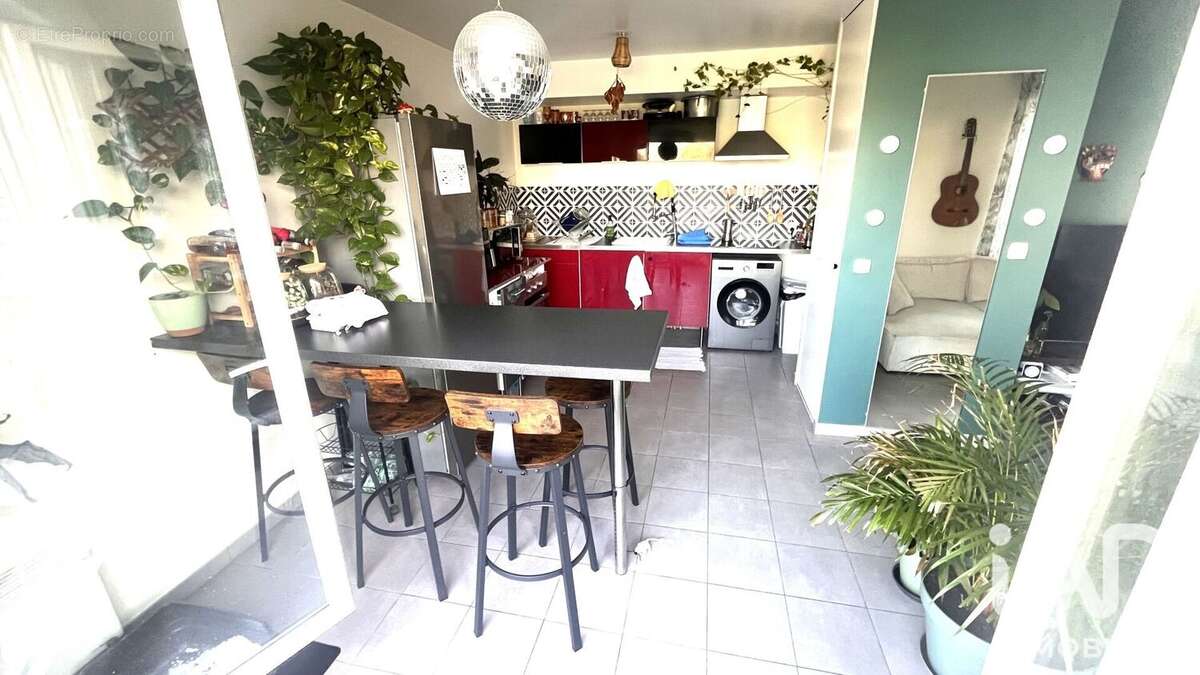 Appartement 47 m² à Villeneuve-Le-Roi  - photo 4