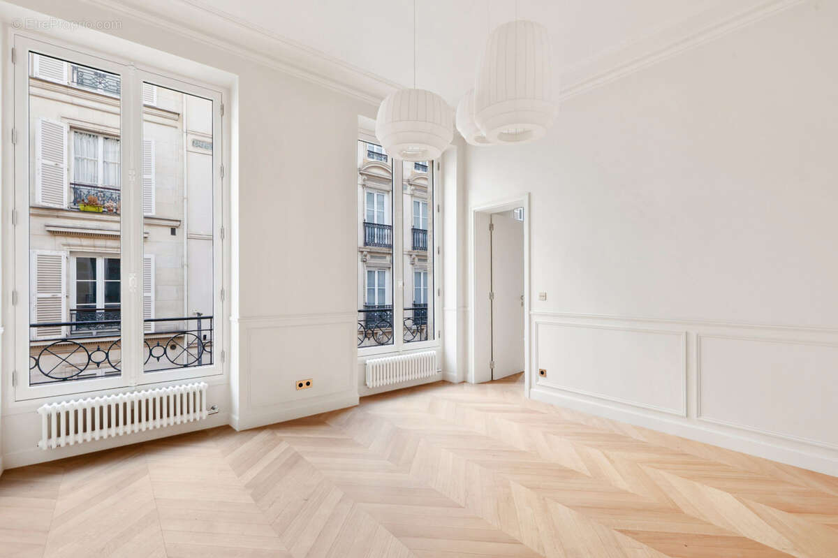 Appartement à PARIS-1E