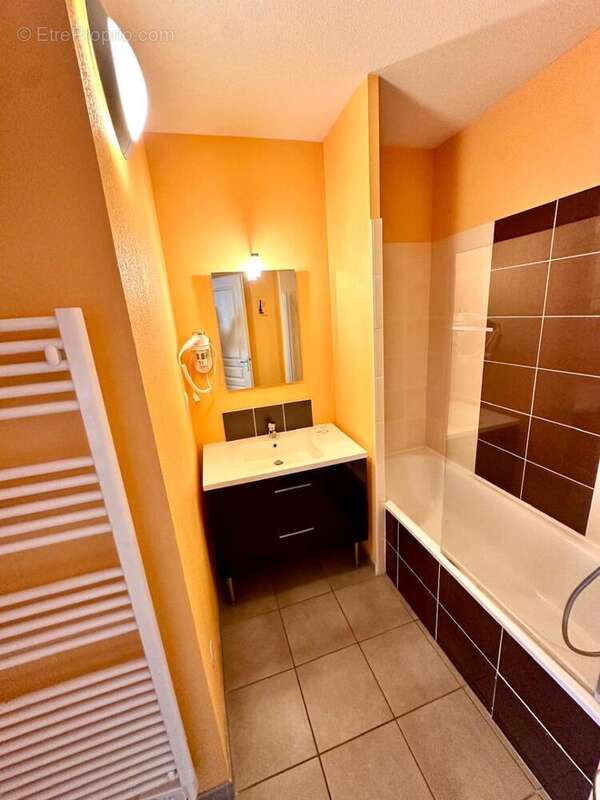   - Appartement à AX-LES-THERMES