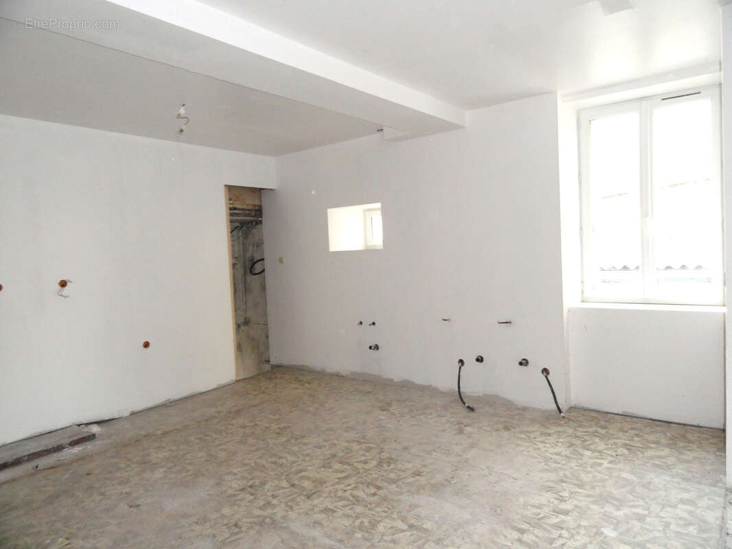 Maison à SAINT-VARENT