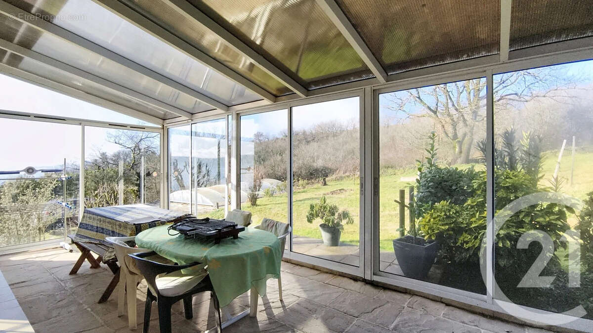 Maison à SAINT-CYR-SUR-LE-RHONE