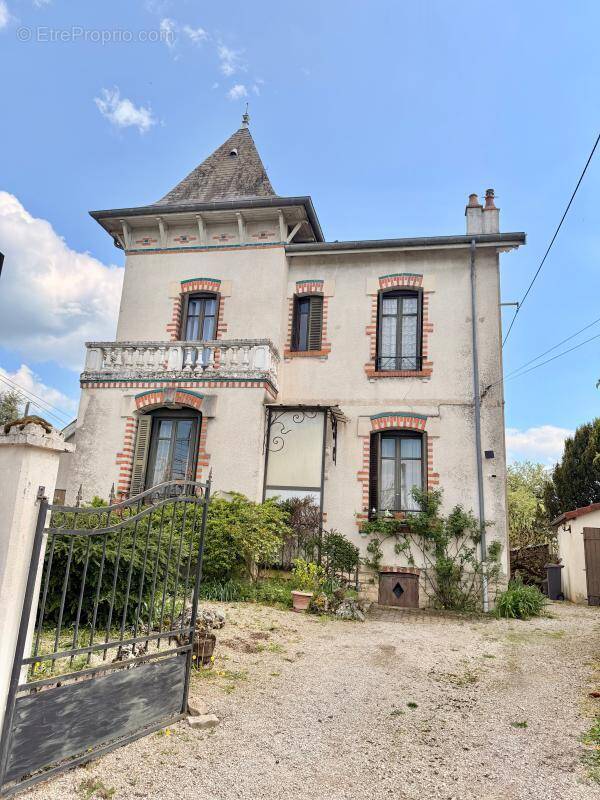 Maison à GENLIS