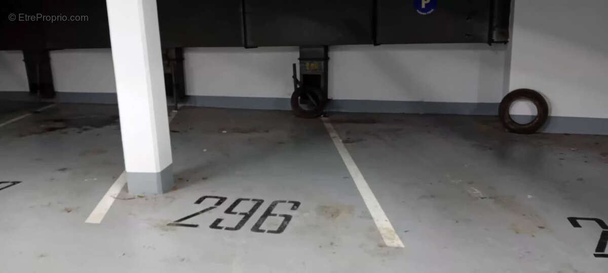 Parking à NEUILLY-SUR-SEINE