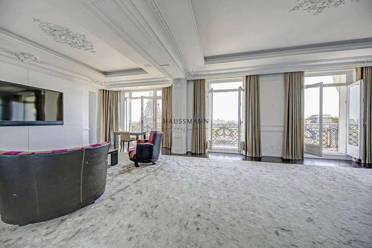 Appartement à PARIS-16E