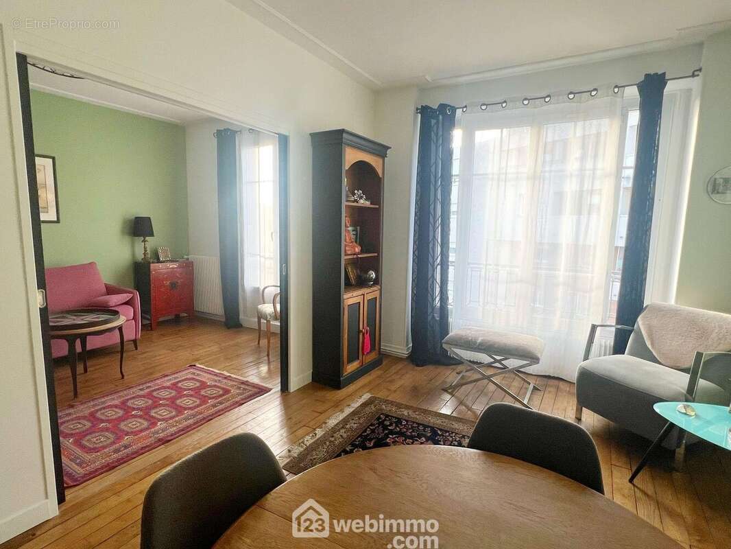 Séjour double (2ème chambre possible) - Appartement à MALAKOFF