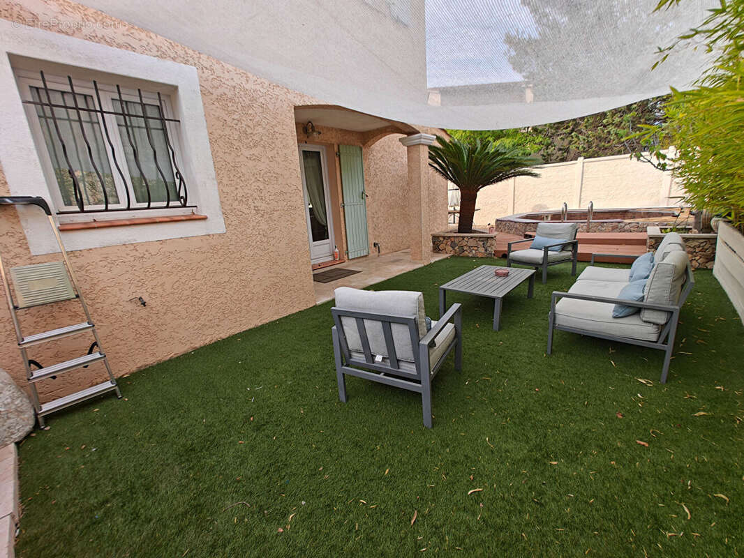 Maison Toulon Est  4 pièce(s) 115 M2  sur  terrain avec piscine et stationnement. - photo 2