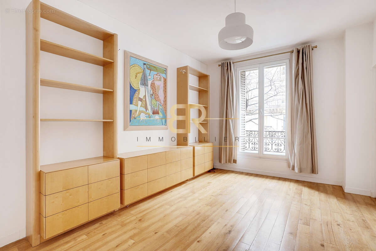 Appartement à PARIS-3E
