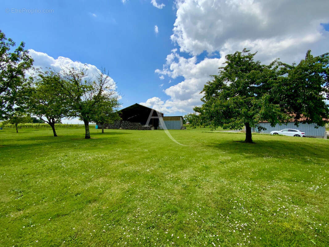 Maison à FONTAINES-D&#039;OZILLAC