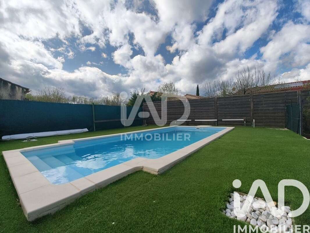 Photo 3 - Maison à SAINT-JULIEN-LES-ROSIERS