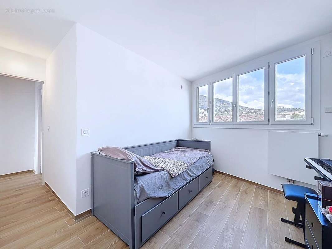 Appartement à CARROS