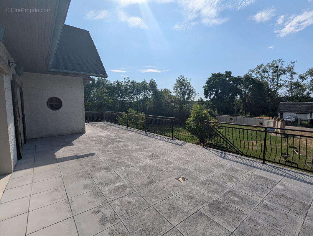 Propriété 9 pieces 6 chambres 4612m2 terrain arboré - photo 3